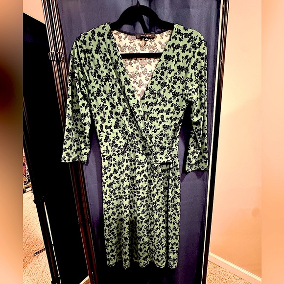 Hail3y:23 Floral Green Wrap Dress - Picture 1 of 4